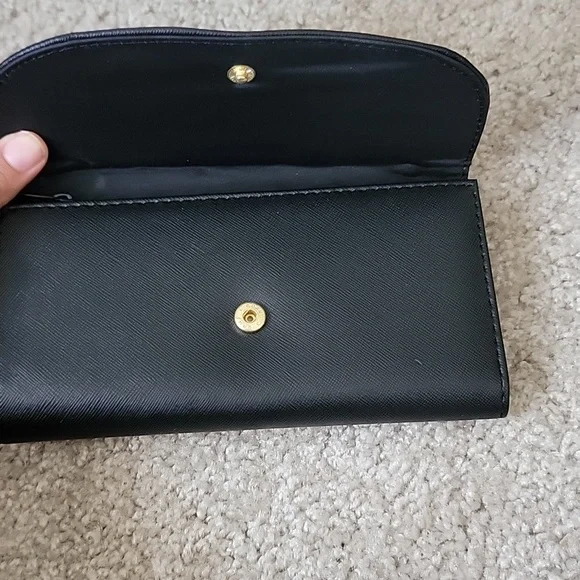 Kenneth Cole Reaction Black Wallet - Picture 2 of 6